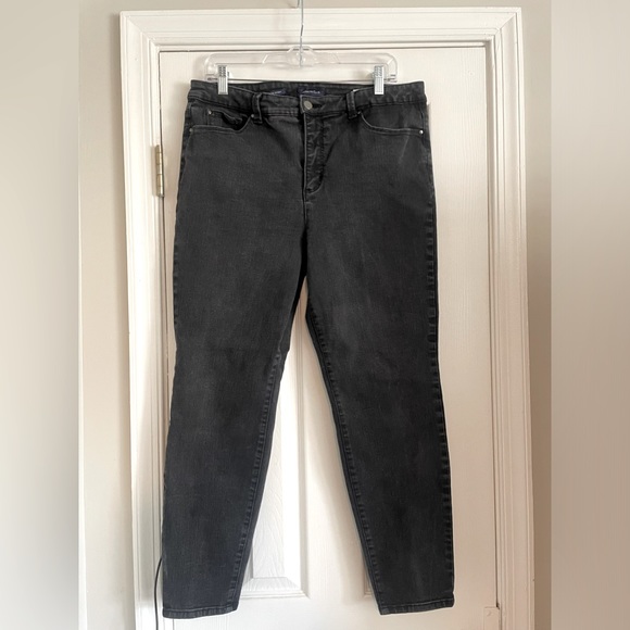Woman’s Jeans - Picture 1 of 3